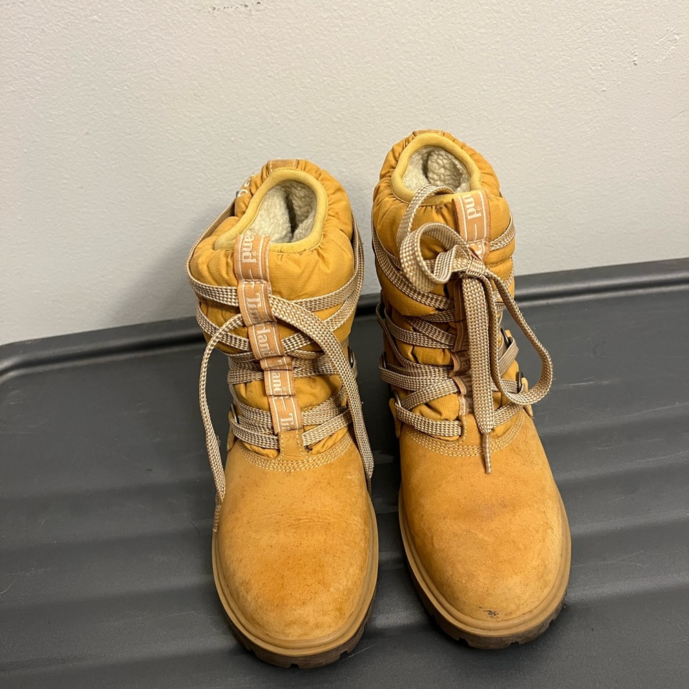 Women’s Timberland Wheat 18326 Fleece-lined Boots